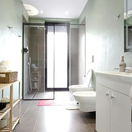 999 Apartment *