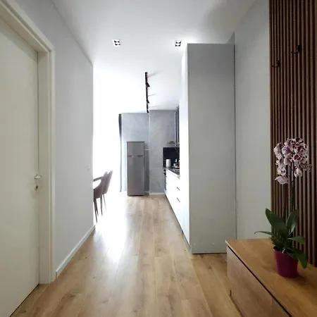 999 Lägenhet Tirana